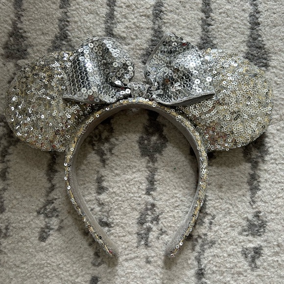 Silver Sequin Mickey Mouse Ears Headband Disney - Picture 1 of 3